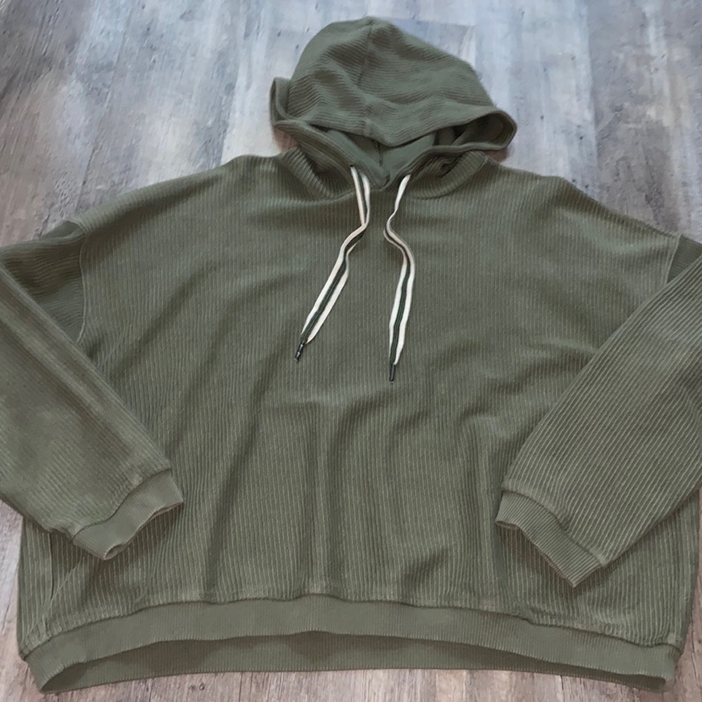 Dark green, ribbed and thick material, cropped hoodie